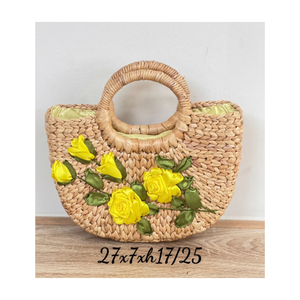 Sac à main en paille avec détail de fleurs et doublure en toile en jacinthe d'eau faite à la main au Vietnam pour les dames voyageant - Product Image 6
