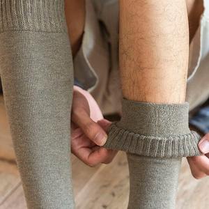 Chaussettes en coton épaisses et chaudes pour hommes, hauteur genou, pour l'hiver - Chaussettes longues noires décontractées de haute qualité pour le froid - Product Image 5