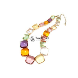 Collar con colgante de resina Tradebyd, joyería hecha a mano ligera y duradera, regalo perfecto - Product Image 3