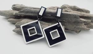 Pendientes de resina acrílica personalizados Pendientes de resina irregulares Joyería de verano Pendiente de resina de comunicación blanco y negro - Product Image 6