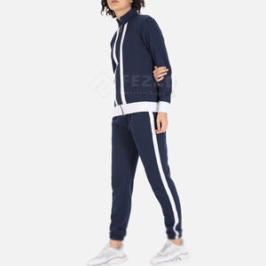 Conjunto de chándal de poliéster con capucha para mujer al por mayor equipo de entrenamiento de moda personalizable para invierno patrón sólido - Product Image 3