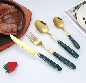 Ensemble de couverts en acier inoxydable à manche en marbre plaqué or Couverts pour mariages Cuillère à soupe Fourchette Couteau à beurre - Product Image 1