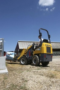 Chargeuse sur pneus Gehl 140 d'occasion, entièrement hydraulique, haute efficacité, 4x4, pneus tout-terrain, machine de construction à vendre - Product Image 6