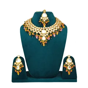 ชุดเครื่องประดับคุณภาพสูงแบบคุนดัน สีเหลือง แดง และเขียวเข้ม - Product Image 1