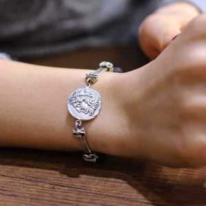 Pulsera Articulada de Plata de Ley 925 con Moneda de César, Cadena Fina de Piedra Volcánica y Joyería de Eslabones - Product Image 6