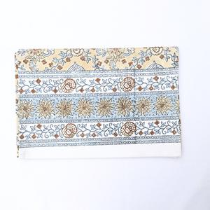 Nappe de table en coton biologique et chemin de table avec bloc à main imprimé floral Couverture de table faite à la main pour la décoration intérieure Événements de mariage - Product Image 1