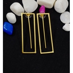 Boucles d'oreilles unisexes en laiton plaqué or faites à la main par Soumya Creation, design ethnique géométrique classique, style pendantes, pour mariage, fête, cadeau - Product Image 1