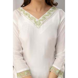 Ensemble Salwar Kameez indien brodé en mousseline blanche et verte pour femme, style pakistanais, avec kurta, pantalon et dupatta, confectionné en georgette - Product Image 2