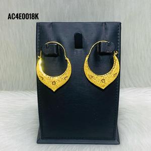 Boucles d'oreilles en plaqué or nouveau design - Product Image 1