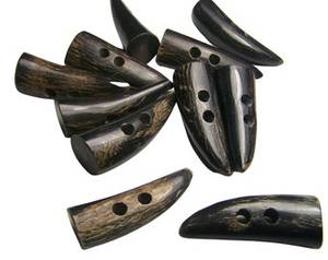 Corne de buffle à 2 trous faite à la main 100% boutons de vêtements naturels et écologiques d'Inde - Product Image 2