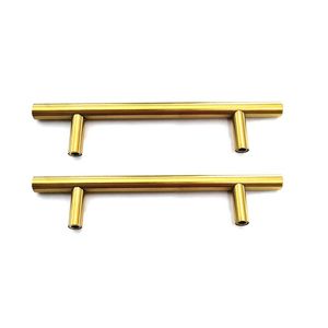 Poignée en laiton poli au look rétro adaptée aux meubles artisanaux avec des finitions en bois classiques et des portes d'armoire ornées - Product Image 6