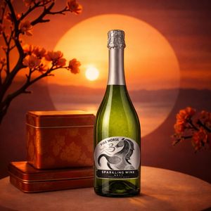 Fire Horse - Vino Spumante Bianco Brut |   Airen & Tempranillo 10.5% ABV 750ml |   Vino Spumante Spagnolo - Product Image 2