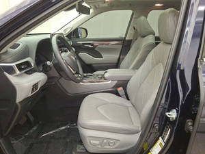 โตโยต้า ไฮแลนเดอร์ แพลตตินัม ปี 2024 สภาพดี ใช้งานน้อย - Product Image 3