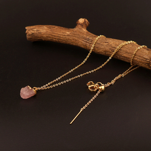 Collana d'amore naturale irregolare aspetto grezzo rosa collana pendente in quarzo ottone placcato oro January portafortuna - Product Image 6