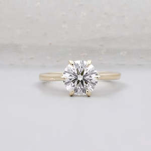 Anillo de compromiso con diamante de corte redondo y solitario de 6 puntas con diamante cultivado en laboratorio - Product Image 1