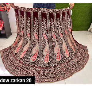 Lehenga de terciopelo adornado para novia con doble lata Jarkan Work Choli Dupatta Set en rojo granate para mayoristas - Product Image 2