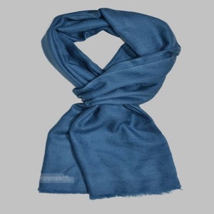 Prix de gros Offre spéciale douce d'hiver de luxe Écharpe en cachemire solide à pompon Belle couleur unie Logo personnalisé Autres écharpes - Product Image 2