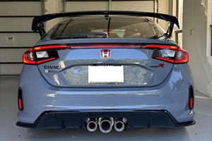 Voiture d'occasion 2024 haut de gamme ultra-luxe, berline hot hatch, atmosphérique, automatique, 7 places, caractéristiques optimisées pour la piste, prête à être expédiée - Product Image 2