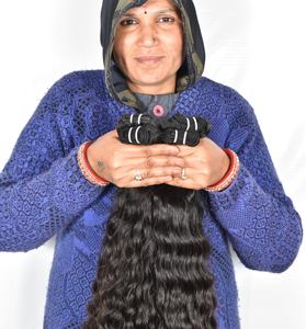 100% Extensions de cheveux indiens en gros à vague profonde alignée sur les cuticules de couleur naturelle traitées chimiquement à partir de fabricants de cheveux humains - Product Image 1