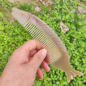 Peine para el Cuidado del Cabello de Cuerno Natural Grabado a Mano, Hecho a Mano por The Craft Exim, para el Cuidado Diario y un Uso Suave - Product Image 2