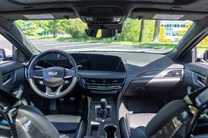 2025 CT5-V Blackwing, Transmisión Manual de 6 Velocidades, Motor V8 Supercargado de 668 hp, Paquetes de Fibra de Carbono 1 y Paquete de Estacionamiento - Product Image 5