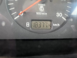 2001 Vaaltra 6650 Hi Tech Tracteur d'origine très propre 3 vannes à bobine Boutons de commande de levage externes 18000 HRS - Product Image 2