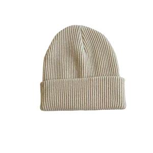 Bonnet en tricot épais pour l'extérieur conçu pour la randonnée, le ski et la chaleur quotidienne par temps froid avec une finition lisse jacquard - Product Image 1