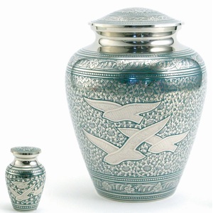 Nouvelle urne de crémation en laiton en métal - Product Image 3