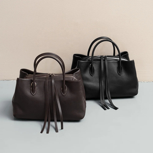 Bolso Tote Minimalista de Cuero Genuino con Detalle de Borla y Cierre de Cremallera, Bolso de Mano Casual para Mujer, Negro - Product Image 6