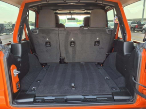 Jeep Wrangler Sport S SUV 2023, 4 portes, 4 roues motrices, automatique, R20, direction à gauche, intérieur foncé, sièges en tissu, 5 places, écran tactile - Product Image 3
