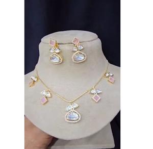Ensemble de bijoux en laiton pour femmes élégantes à la mode Collier chaîne en Zircon et boucles d'oreilles mignonnes pour la fête de mariage et les célébrations - Product Image 5