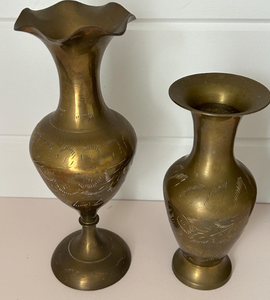 Par de Floreros Vintage de Latón Grabado, 6 Pulgadas de Alto, Grabados a Mano en Negro y Dorado, Decoración Metálica Ornamentada en Miniatura - Product Image 6