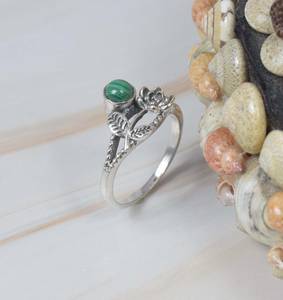 Bague en malachite verte Bague fleur en argent sterling 925 faite à la main Bijoux de créateur pour femmes - Product Image 1
