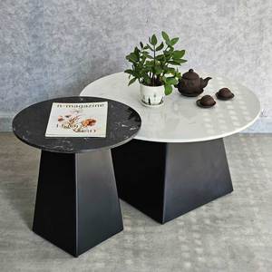 Table basse minimaliste à emboîter avec plateau en marbre et pieds en fer pour salon et entrée - Product Image 4