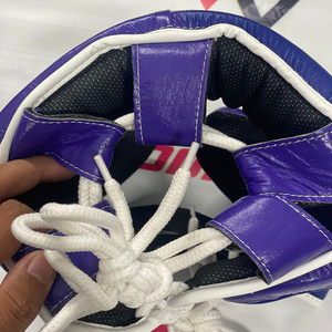 ชุดอุปกรณ์ฝึกซ้อมมวยไทย/คิกบ็อกซิ่ง/ศิลปะการต่อสู้แบบผสมผสาน (MMA)  หนังแท้  พร้อมหมวกป้องกันศีรษะพิมพ์ลายสีม่วง  ผลิตโดยโรงงานผู้ผลิตชั้นนำ  รับผลิตแบบ OEM พร้อมสกรีนโลโก้ตามสั่ง - Product Image 5