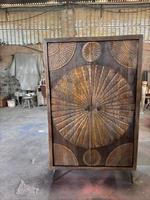 Armoire en bois massif de style vintage exquis |   Armoire artisanale d'aspect antique pour la décoration de chambre de luxe