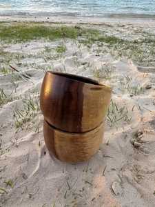 Bol en bois artisanal |   Entouré de tissus à motifs vibrants et de perles décoratives scintillantes dans un soleil doré chaud - Product Image 5