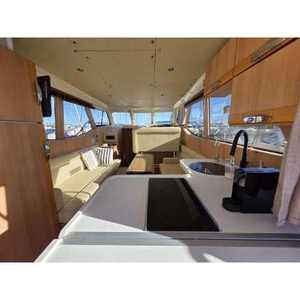 Lancha Híbrida Greenline 33, Crucero de Cabina Premium para un Paseo Cómodo - Product Image 4