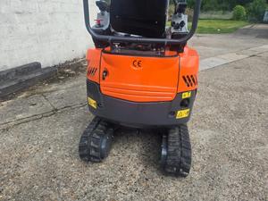 Livraison gratuite HH16 1.6T Mini-excavatrice |   Auvent |   Diesel EPA |   Profondeur de creusement de 2,06 m |   Rayon de fouille de 3,16 m |   Marteau hydraulique prêt à l'emploi - Product Image 5
