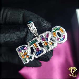 Colgante personalizado Icy Bling Colorful Baguettes Letters con Plata de Ley 925 en VVS Moissanite Diamonds Hip Hop Jewelry - Product Image 3
