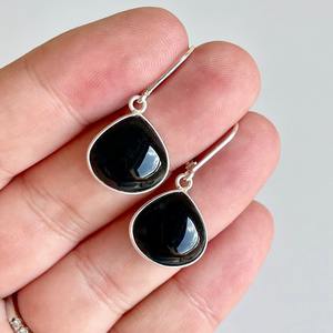 Pendientes de Ónix Negro Jet en Forma de Lágrima, con Bisel Facetado, Estilo Boho Chic, 18 mm, Cierre de Palanca, Plata de Ley 925, Diseño Misterioso - Product Image 2
