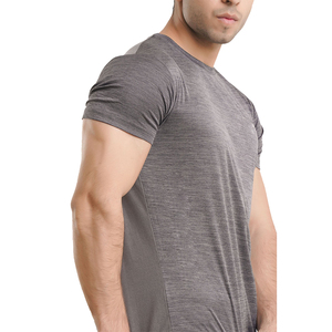 Service OME T-shirts pour hommes en polyester de couleur grise 240 Gsm T-shirt uni à coupe ajustée pour homme avec logo et taille personnalisés - Product Image 2