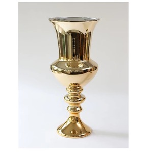 Vase design à lampe avec aspect antique, finition dorée parfaite pour un style classique à la maison et des présentoirs de fleurs élégants - Product Image 2