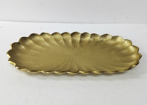 Ensemble de 2 plateaux de service pour la maison Hôtel Ustensiles de cuisine Couleur dorée pour cuisine et restaurant Plateau de service moderne en aluminium - Product Image 6
