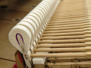 เปียโนแกรนด์ Yamaha G2E 88 คีย์ เครื่องดนตรีระดับมืออาชีพสำหรับคอนเสิร์ต แผ่นหน้าไม้สปรูซคุณภาพพรีเมียม เสียงสะท้อนที่ไพเราะ รุ่น 2353070 - Product Image 5