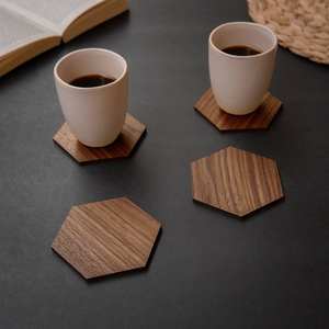 Sous-verre en bois fait main avec effet brûlé, sous-verre tendance, décoration de table - Product Image 1