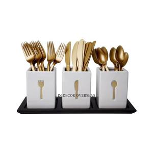 Porte-Couverts Unique et Élégant de Couleur Blanche Fabriqué par un Designer avec un Plateau de Couleur Noire en provenance d'Inde à un Prix Impressionnant - Product Image 1