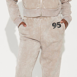 Traje de jogging con bolsillos laterales Traje Último diseño Chándal recortado de tela suave con capucha con cremallera Conjunto Colores y tamaños personalizados - Product Image 4