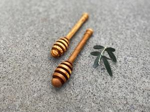 Bâton de louche à miel en bois de hêtre naturel pour étaler le sirop de miel et les aliments collants dans la cuisine - Product Image 2