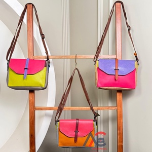 Vente en gros, top ventes, sac à bandoulière en cuir recyclé, sac à bandoulière avec boucle, sac à bandoulière en cuir coloré pour femmes - Product Image 1